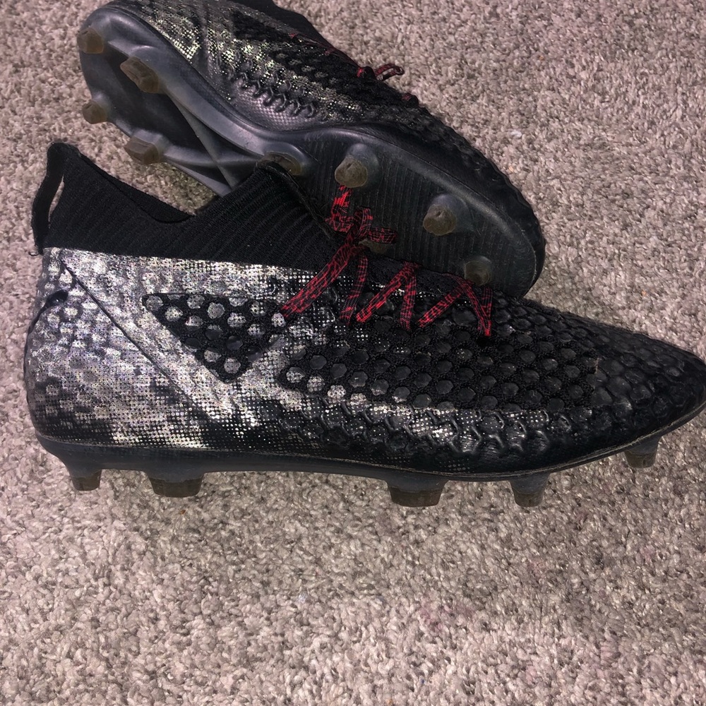 Puma soccer shoes size 8